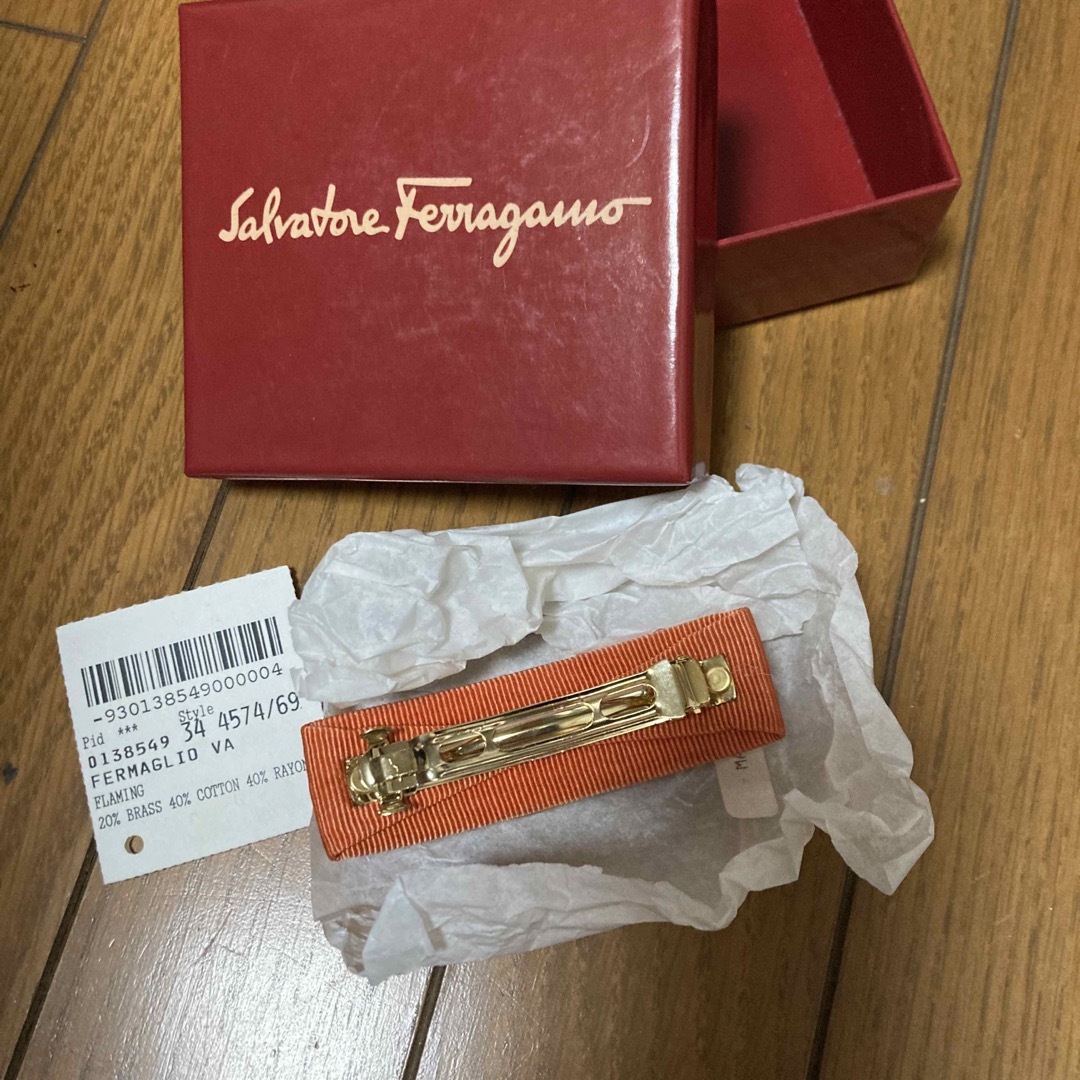 Ferragamo(フェラガモ)のフェラガモ　バレッタ　未使用品 レディースのヘアアクセサリー(バレッタ/ヘアクリップ)の商品写真