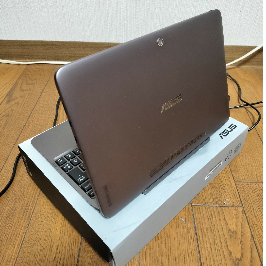 ASUS(エイスース)のASUS TransBook T100H タブレットPC スマホ/家電/カメラのPC/タブレット(タブレット)の商品写真