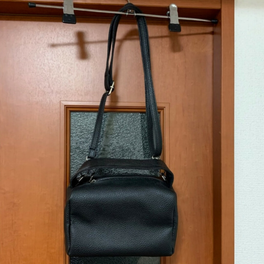 スクエア ボックス ショルダーバック おしゃれ ブラック 黒 大人気 綺麗 美品 レディースのバッグ(ショルダーバッグ)の商品写真