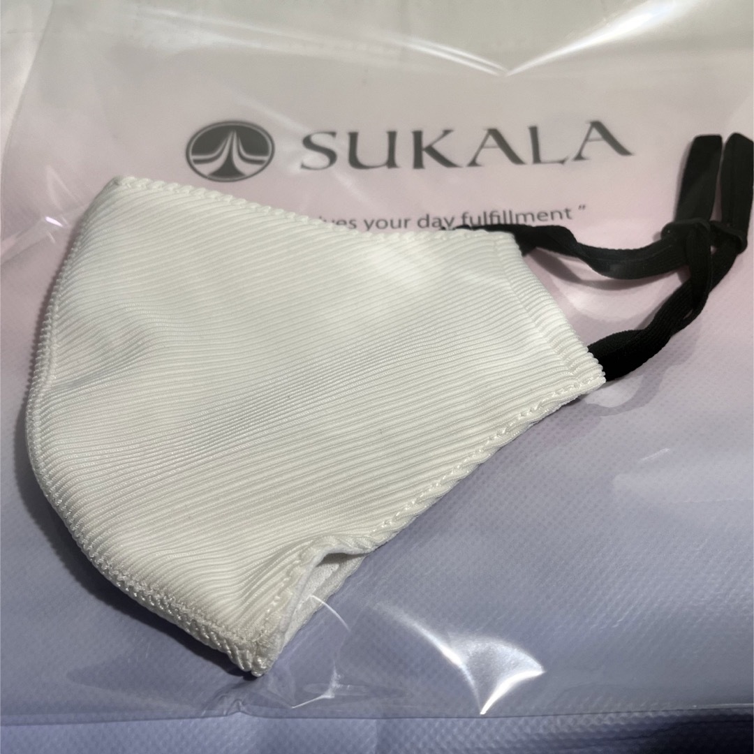 新品　LAVA  SUKALA  リブフェイスマスク　ホワイトのみ　スカーラ スポーツ/アウトドアのトレーニング/エクササイズ(ヨガ)の商品写真