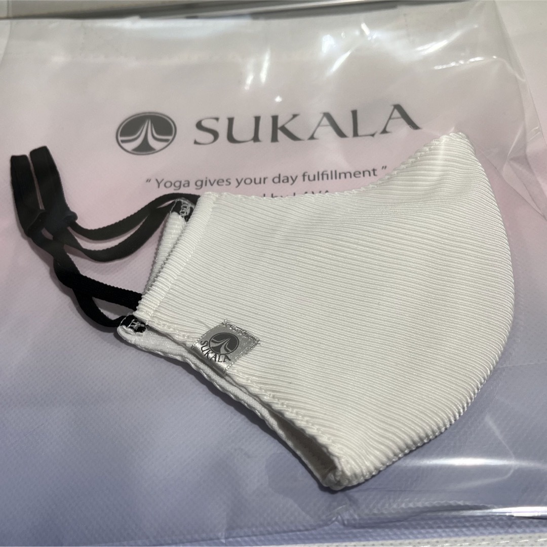 新品　LAVA  SUKALA  リブフェイスマスク　ホワイトのみ　スカーラ スポーツ/アウトドアのトレーニング/エクササイズ(ヨガ)の商品写真