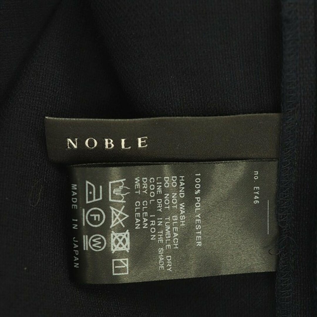 Noble(ノーブル)のノーブル 23SS ボックススリーブタックブラウス ノースリーブ 紺 ネイビー レディースのトップス(シャツ/ブラウス(半袖/袖なし))の商品写真