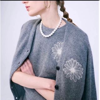 Mardi Mercredi ニットカーディガン　V  グレー　ロゴ刺繍(ニット/セーター)