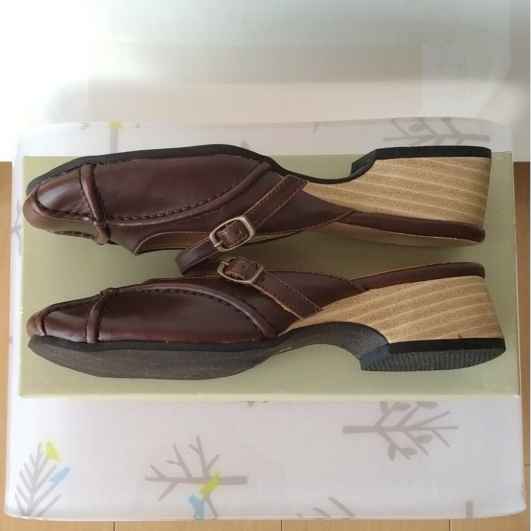 ガーリーブリティッシュ　ミュール サンダル　ブラウン　ブリティッシュガーリー レディースの靴/シューズ(ミュール)の商品写真