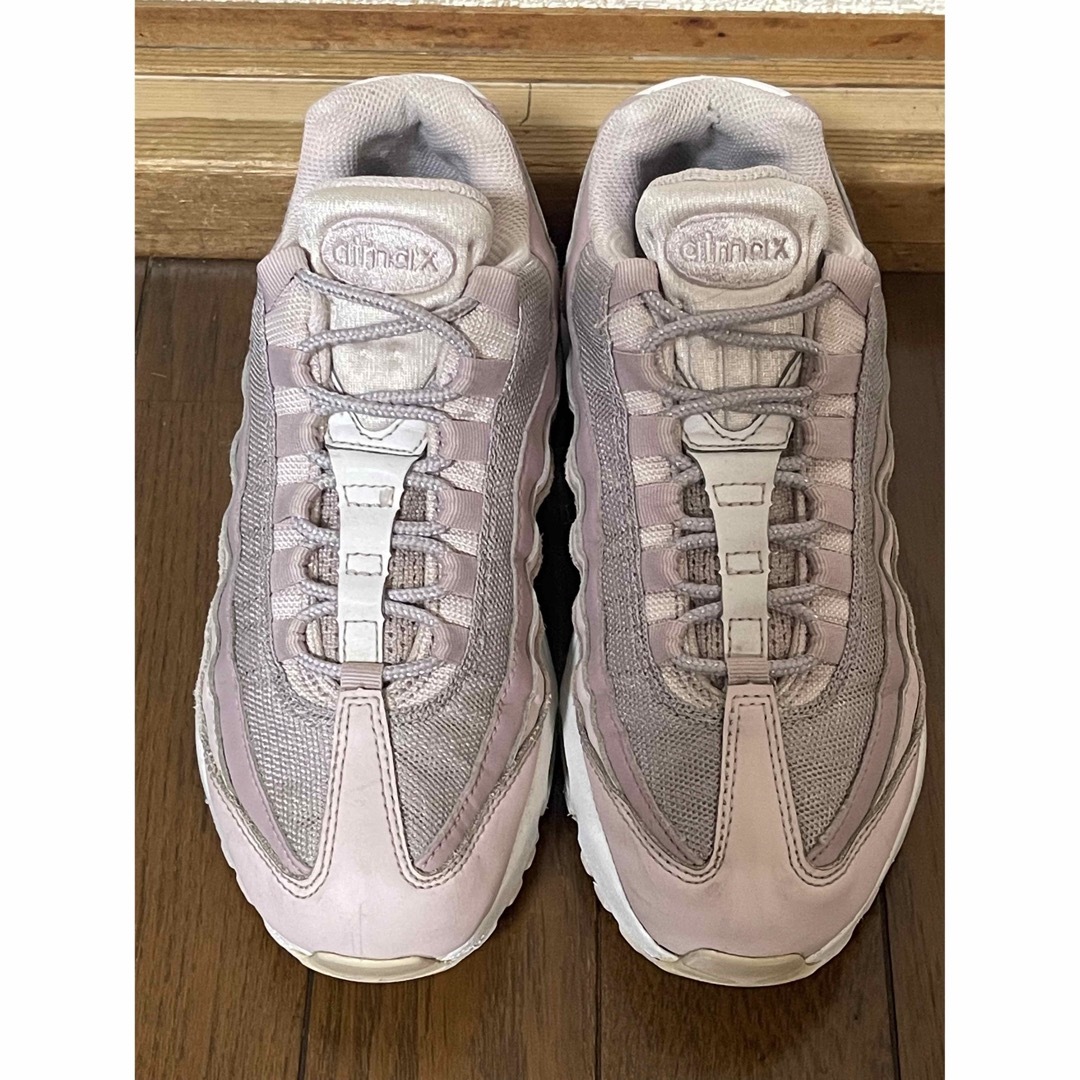 NIKE(ナイキ)のNIKE AIR MAX 95 "BARELY ROSE" 24.0cm レディースの靴/シューズ(スニーカー)の商品写真