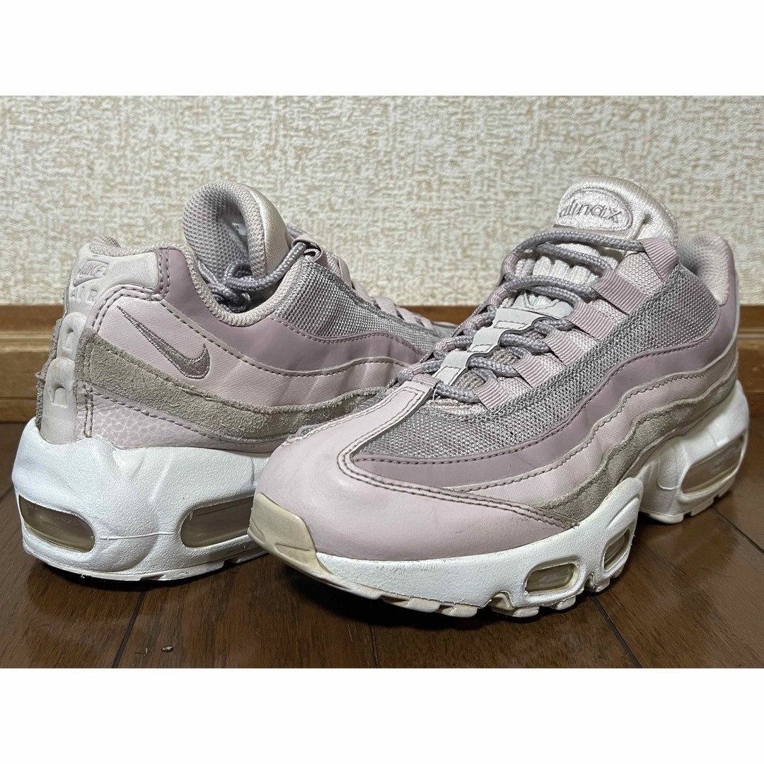 NIKE(ナイキ)のNIKE AIR MAX 95 "BARELY ROSE" 24.0cm レディースの靴/シューズ(スニーカー)の商品写真