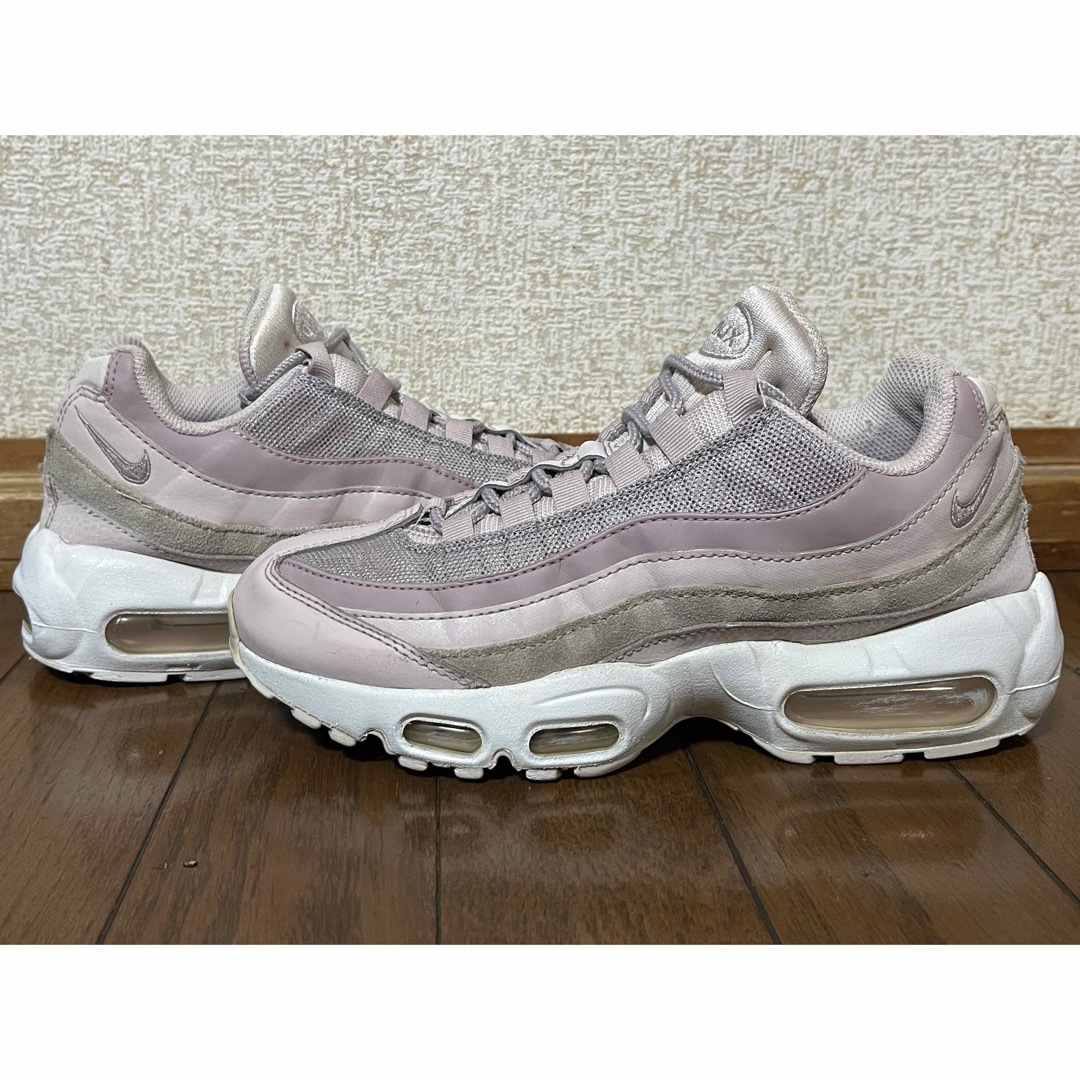 NIKE(ナイキ)のNIKE AIR MAX 95 "BARELY ROSE" 24.0cm レディースの靴/シューズ(スニーカー)の商品写真