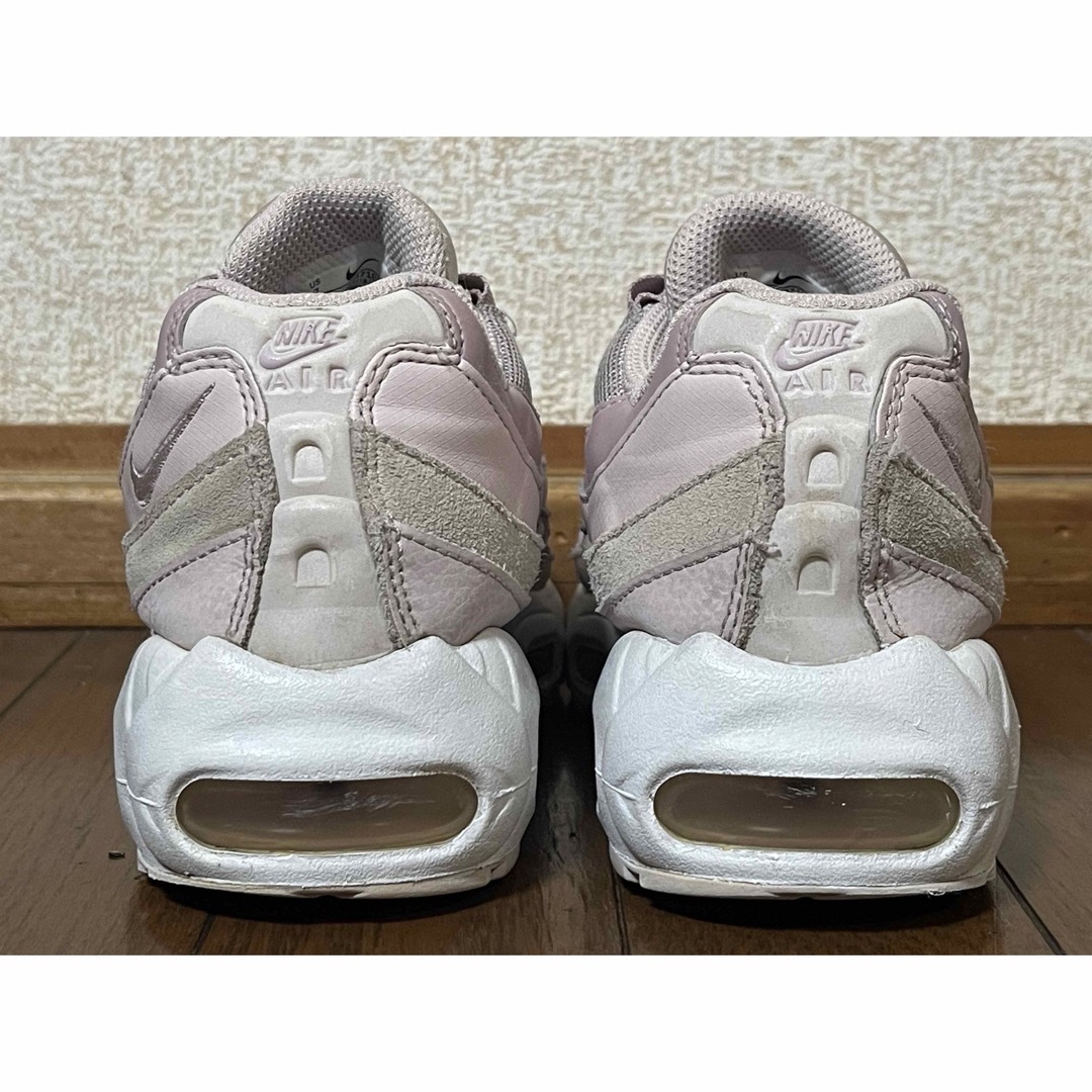 NIKE(ナイキ)のNIKE AIR MAX 95 "BARELY ROSE" 24.0cm レディースの靴/シューズ(スニーカー)の商品写真