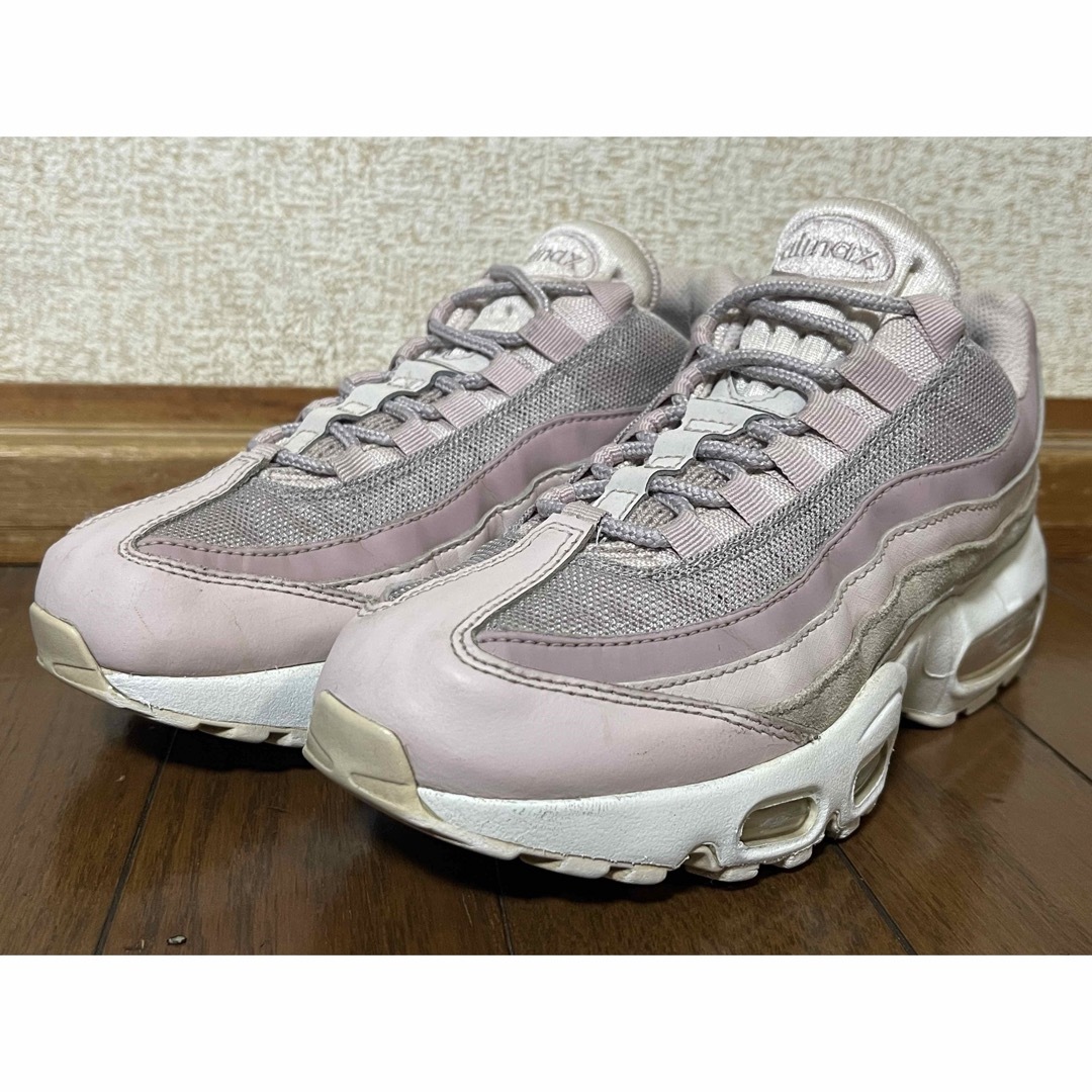 NIKE(ナイキ)のNIKE AIR MAX 95 "BARELY ROSE" 24.0cm レディースの靴/シューズ(スニーカー)の商品写真