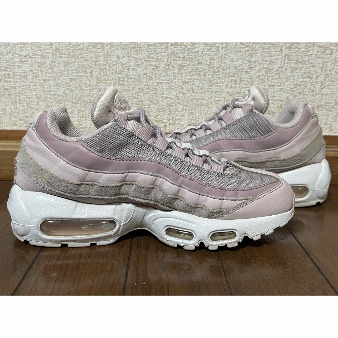 NIKE(ナイキ)のNIKE AIR MAX 95 "BARELY ROSE" 24.0cm レディースの靴/シューズ(スニーカー)の商品写真