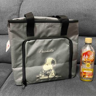 スヌーピー(SNOOPY)の★新品未使用品★スヌーピー　保冷バッグ　大きなサイズ(弁当用品)