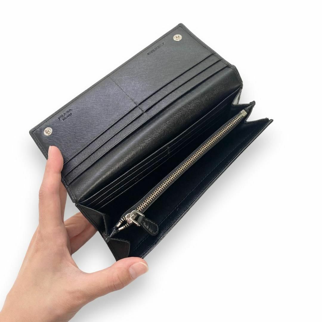 プラダ PRADA 長財布 折財布 黒 ブラック レザー サフィアーノ 三角プレ-