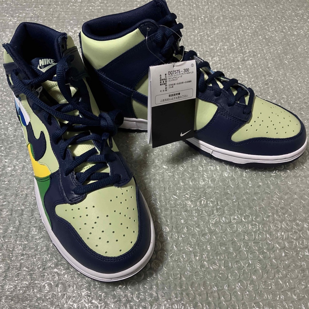 NIKE(ナイキ)のNIKE WMNS DUNK HIGH LX メンズの靴/シューズ(スニーカー)の商品写真