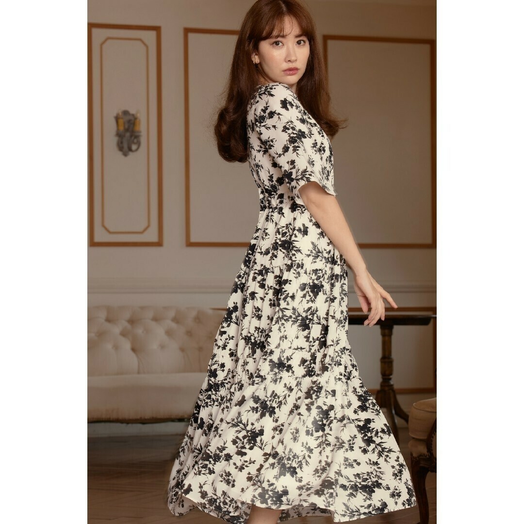 Monotone Floral Slit Sleeve Dress