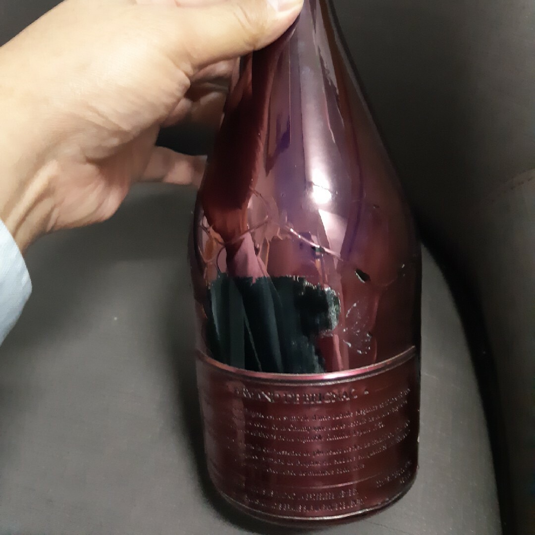アルマン・ド・ブリニャック(アルマンドブリニャック)のアルマンド レッド ドゥミセック　赤 未開封 1本　キズあり 食品/飲料/酒の酒(シャンパン/スパークリングワイン)の商品写真