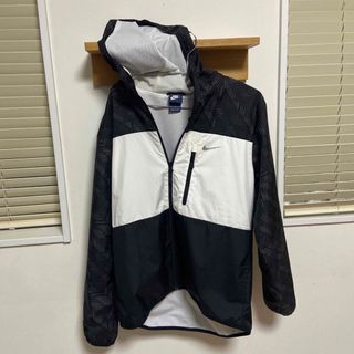 ナイキ　マウンテンパーカー　NIKE(マウンテンパーカー)