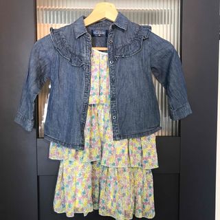 エイチアンドエム(H&M)のデニムブラウス95・小花柄シフォンワンピース(ワンピース)