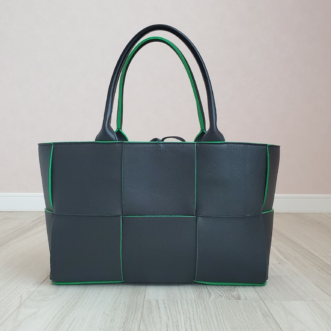 Bottega Veneta(ボッテガヴェネタ)の美品《ボッテガヴェネタ》スモール アルコ トートバッグ マキシイントレチャート レディースのバッグ(トートバッグ)の商品写真