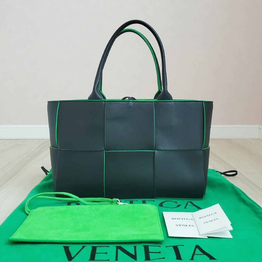 Bottega Veneta(ボッテガヴェネタ)の美品《ボッテガヴェネタ》スモール アルコ トートバッグ マキシイントレチャート レディースのバッグ(トートバッグ)の商品写真