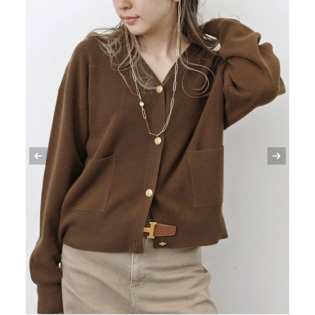 L'Appartement DEUXIEME CLASSE(アパルトモンドゥーズィエムクラス)のGOLD BUTTON CARDIGAN  レディースのトップス(カーディガン)の商品写真