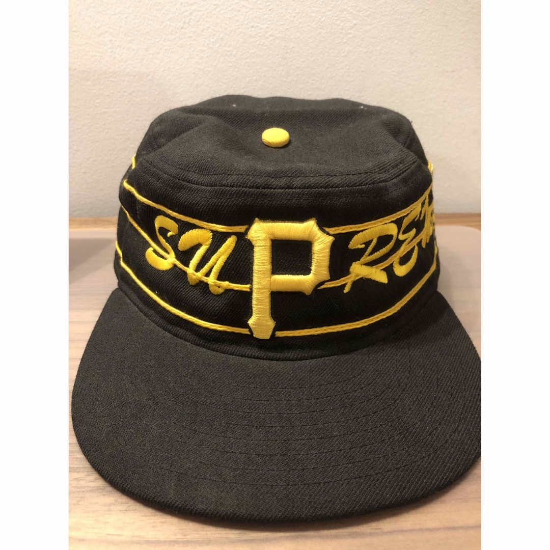 supreme x  newera cap PIRATES 刺繍　キャップ　初期