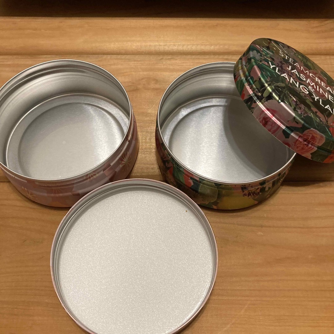 スチームクリーム　空き缶　缶のみ　2個セット インテリア/住まい/日用品のインテリア小物(小物入れ)の商品写真