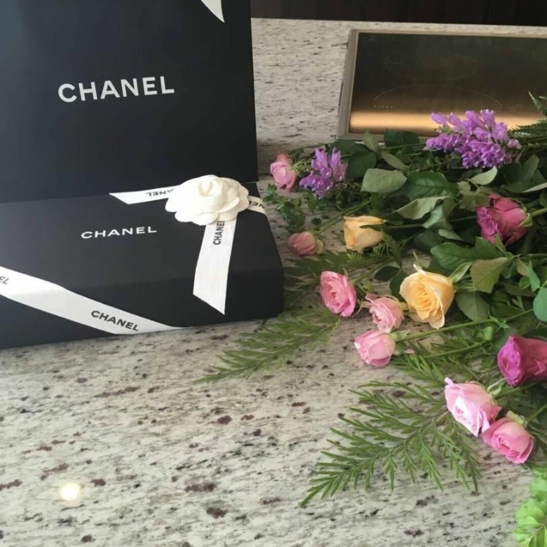 CHANEL(シャネル)の★CHANEL★空箱・ショップ袋セット★カメリア・リボン付★送料込★★ レディースのファッション小物(その他)の商品写真