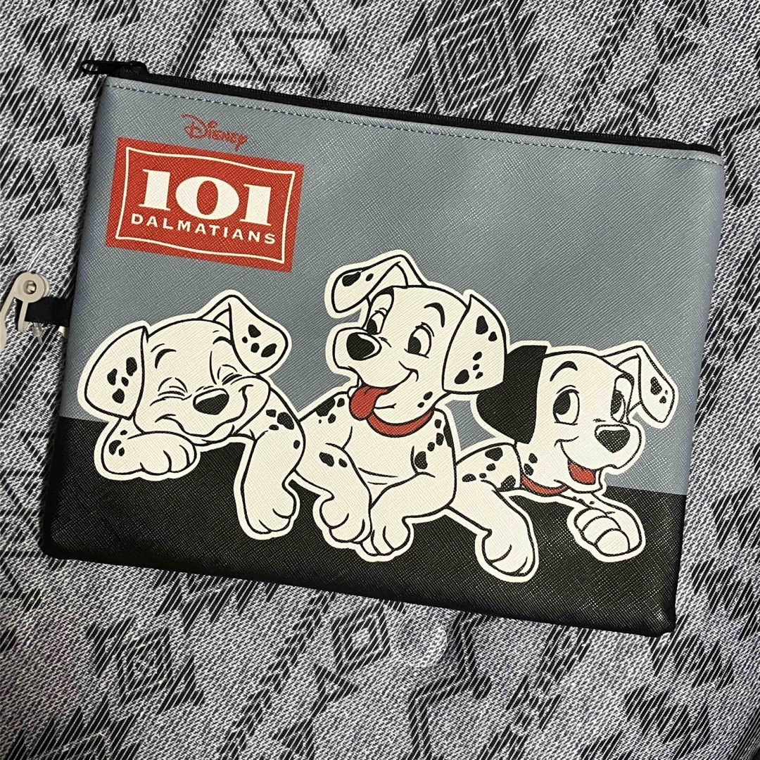 Disney(ディズニー)の新品　 ディズニー　101 101匹わんちゃん　ポーチ　フラットポーチ　青　犬 レディースのファッション小物(ポーチ)の商品写真