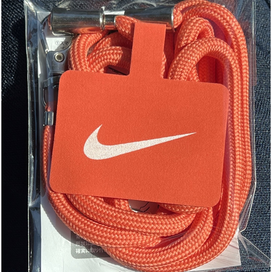 NIKE(ナイキ)のNIKE ノベルティ/スマホストラップ スマホ/家電/カメラのスマホアクセサリー(ネックストラップ)の商品写真