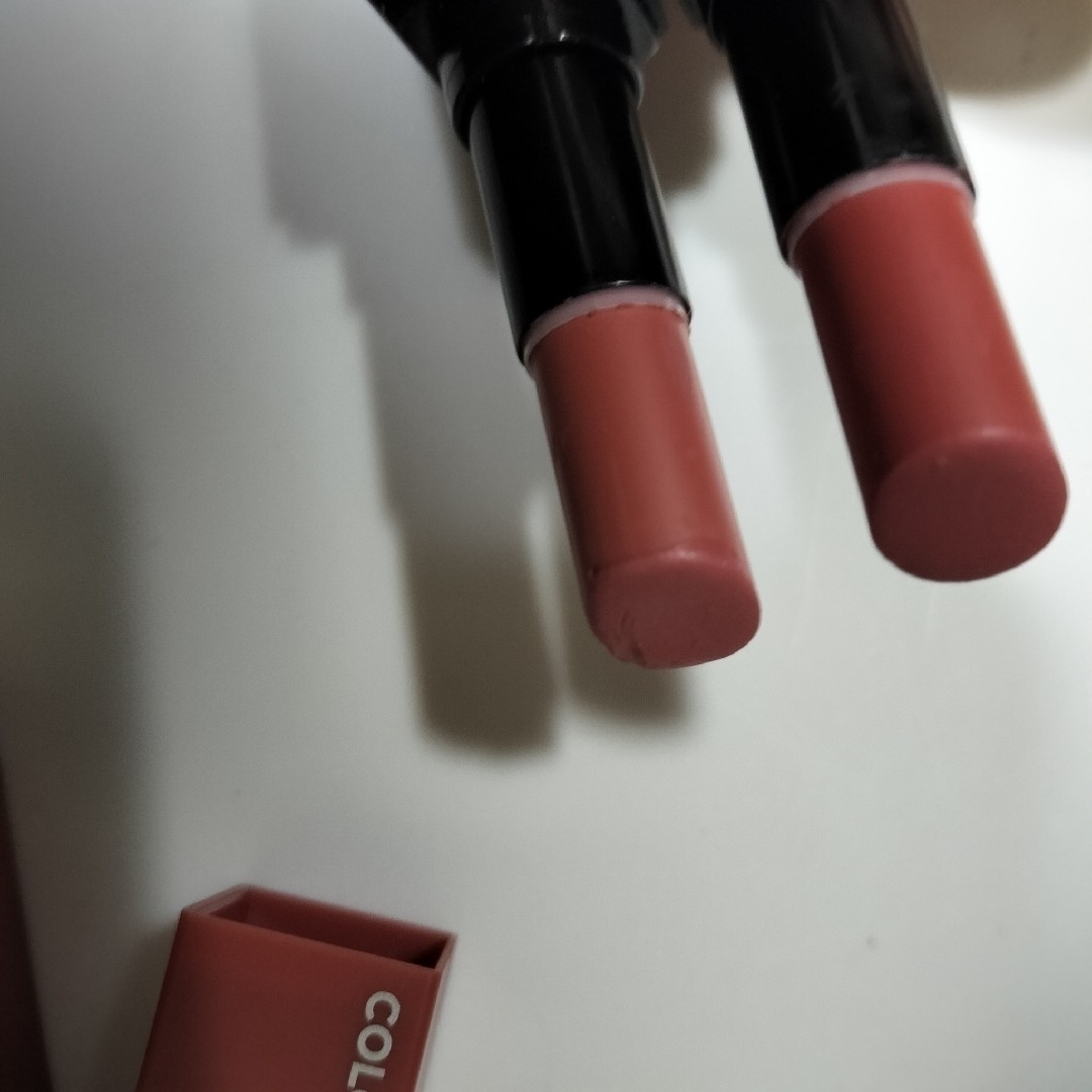 REVLON(レブロン)の２本　REVLON　カラーステイ　スウェード　インク　リップスティック コスメ/美容のベースメイク/化粧品(口紅)の商品写真