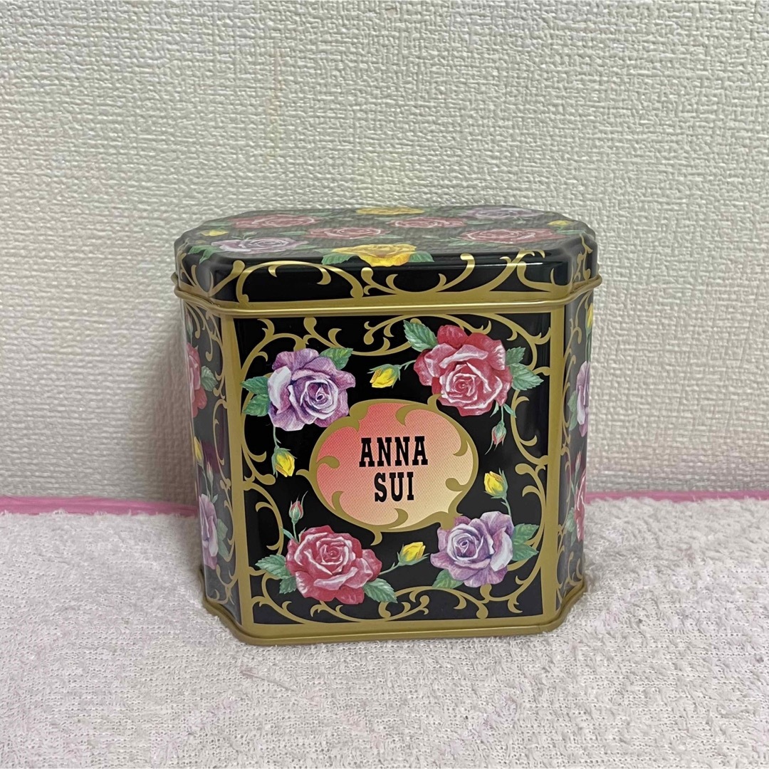 ANNA SUI(アナスイ)のANNA SUI 入れ物　小物入れ　缶 インテリア/住まい/日用品のインテリア小物(小物入れ)の商品写真