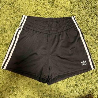 アディダス(adidas)のアディダスオリジナルス レディース スリーストライプ ショートパンツ (ショートパンツ)