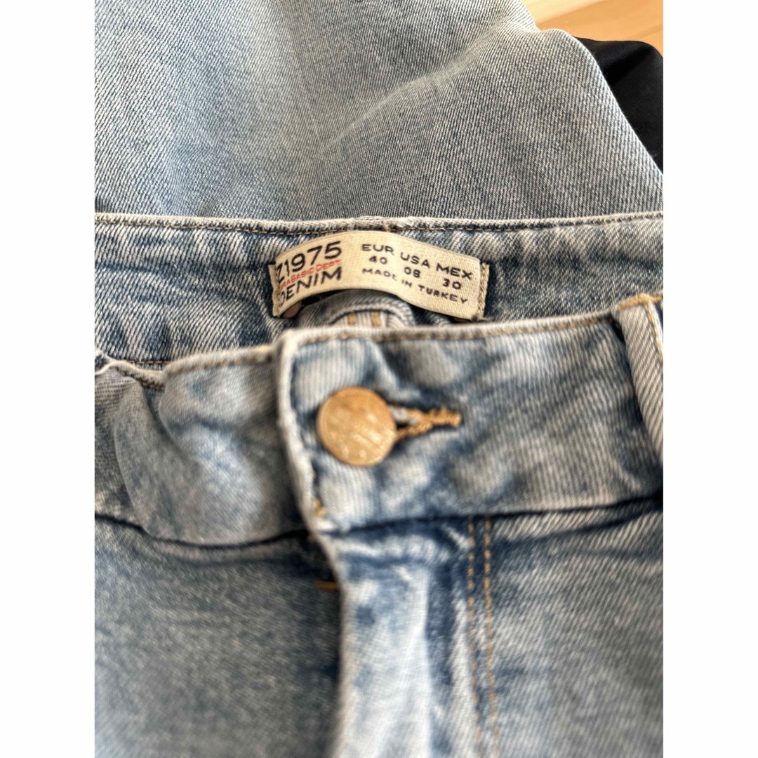 ZARA(ザラ)の【ZARA】ストレートデニム ダメージジーンズ レディースのパンツ(デニム/ジーンズ)の商品写真