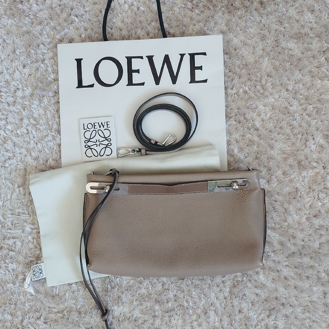 LOEWE(ロエベ)のロエベ　ミッシー　サンドミンク レディースのバッグ(ショルダーバッグ)の商品写真