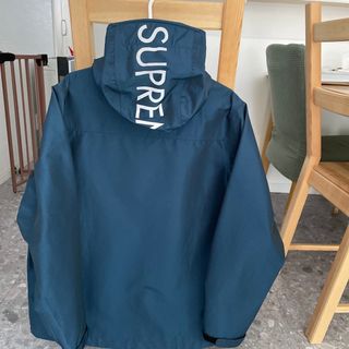 シュプリーム(Supreme)のシュプリーム　ナイロンパーカー　美品(ナイロンジャケット)