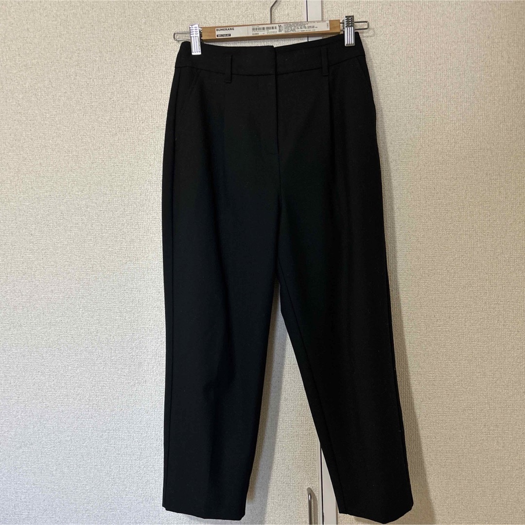 PLST(プラステ)のプラステ　黒クロップドパンツウール混　美品 レディースのパンツ(クロップドパンツ)の商品写真