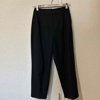 プラステ(PLST)のプラステ　黒クロップドパンツウール混　美品(クロップドパンツ)