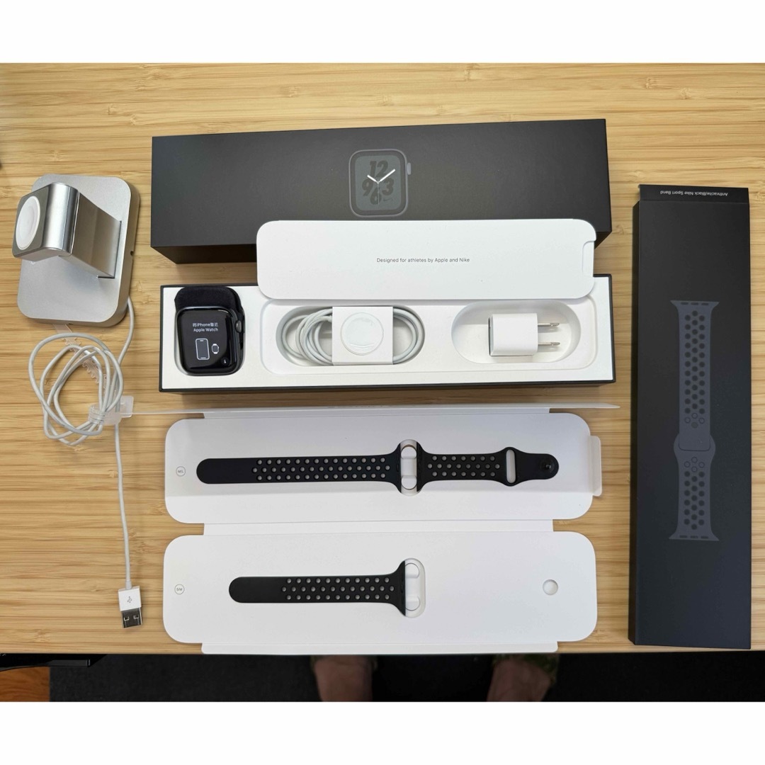 Apple Watch(アップルウォッチ)の【最終値下げ】Apple Watch Series 4 おまけ付き メンズの時計(腕時計(デジタル))の商品写真