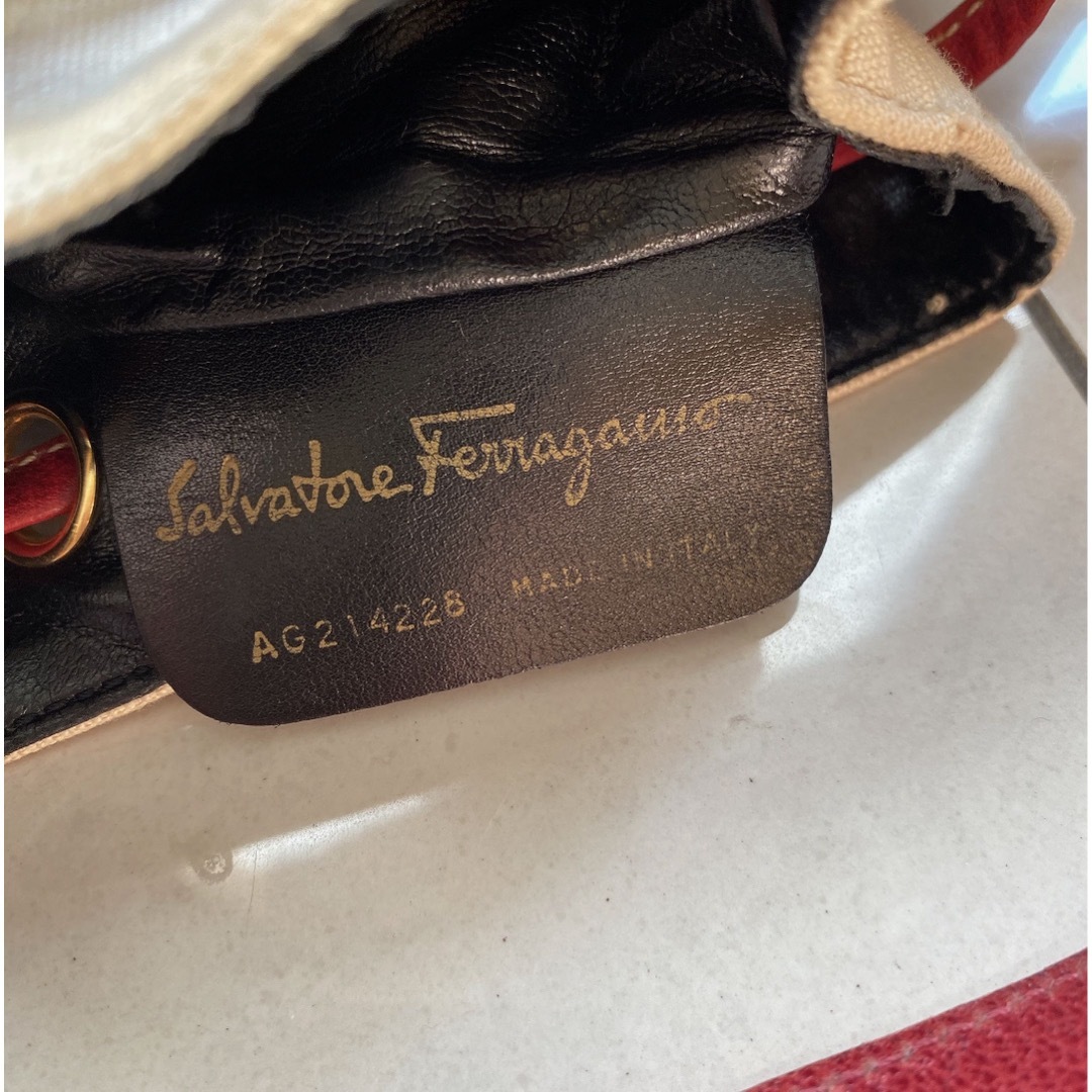 Salvatore Ferragamo(サルヴァトーレフェラガモ)のフェラガモ　ショルダーバッグ レディースのバッグ(ショルダーバッグ)の商品写真