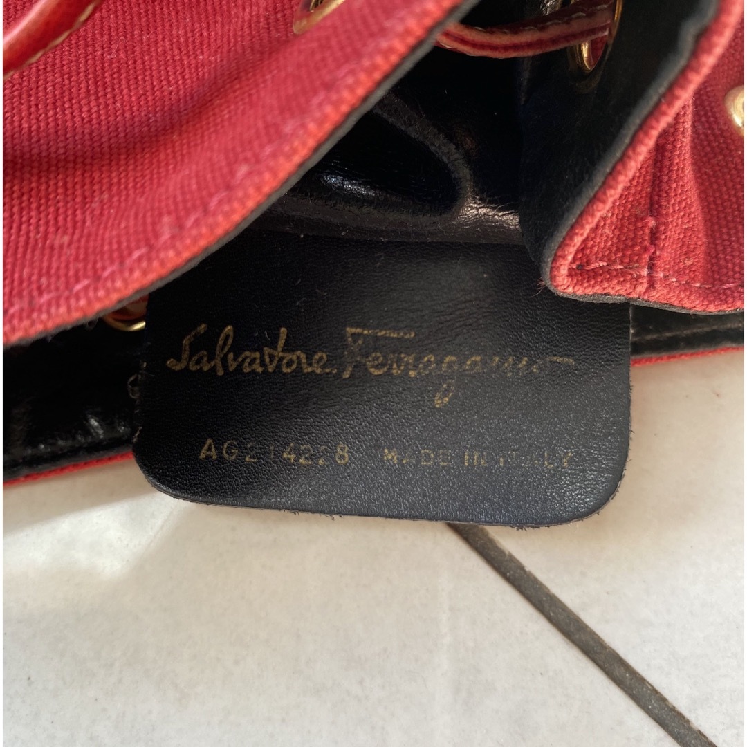 Salvatore Ferragamo(サルヴァトーレフェラガモ)のフェラガモ　ショルダーバッグ レディースのバッグ(ショルダーバッグ)の商品写真