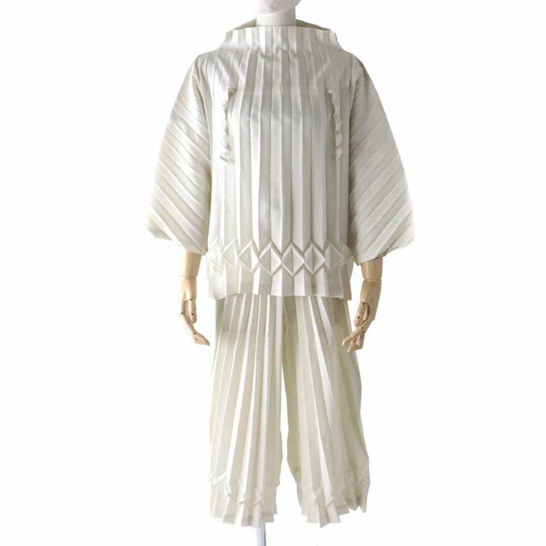 極美品★正規品 me ISSEY MIYAKE ミーイッセイミヤケ MI31FJ402 22-23年 CUBE PLEATS カットソー＋パンツ 2点SET セットアップ アイボリー