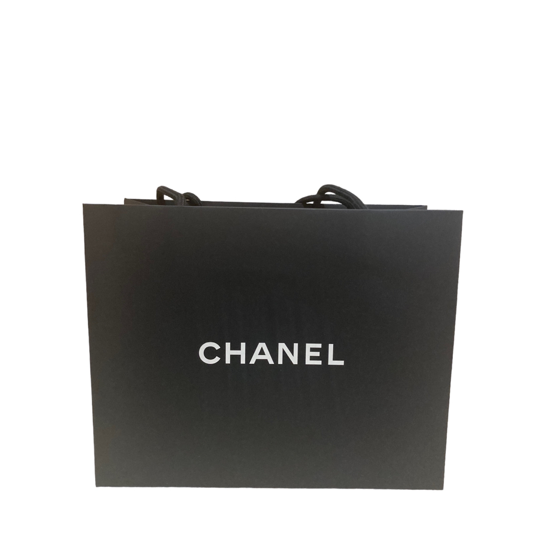 CHANEL(シャネル)の【美品】CHANEL ブラック カメリア 紙袋 小 ショッパー シャネル リボン レディースのバッグ(ショップ袋)の商品写真