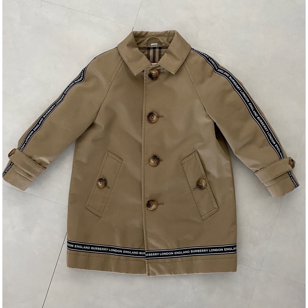 BURBERRY(バーバリー)のバーバリー　トレンチコート キッズ/ベビー/マタニティのキッズ服男の子用(90cm~)(コート)の商品写真