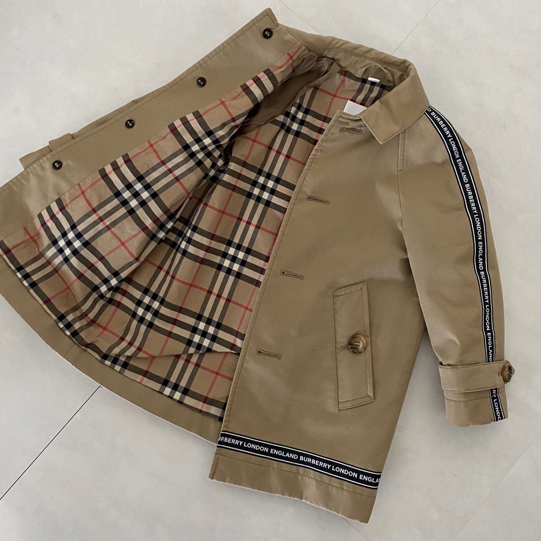 BURBERRY(バーバリー)のバーバリー　トレンチコート キッズ/ベビー/マタニティのキッズ服男の子用(90cm~)(コート)の商品写真