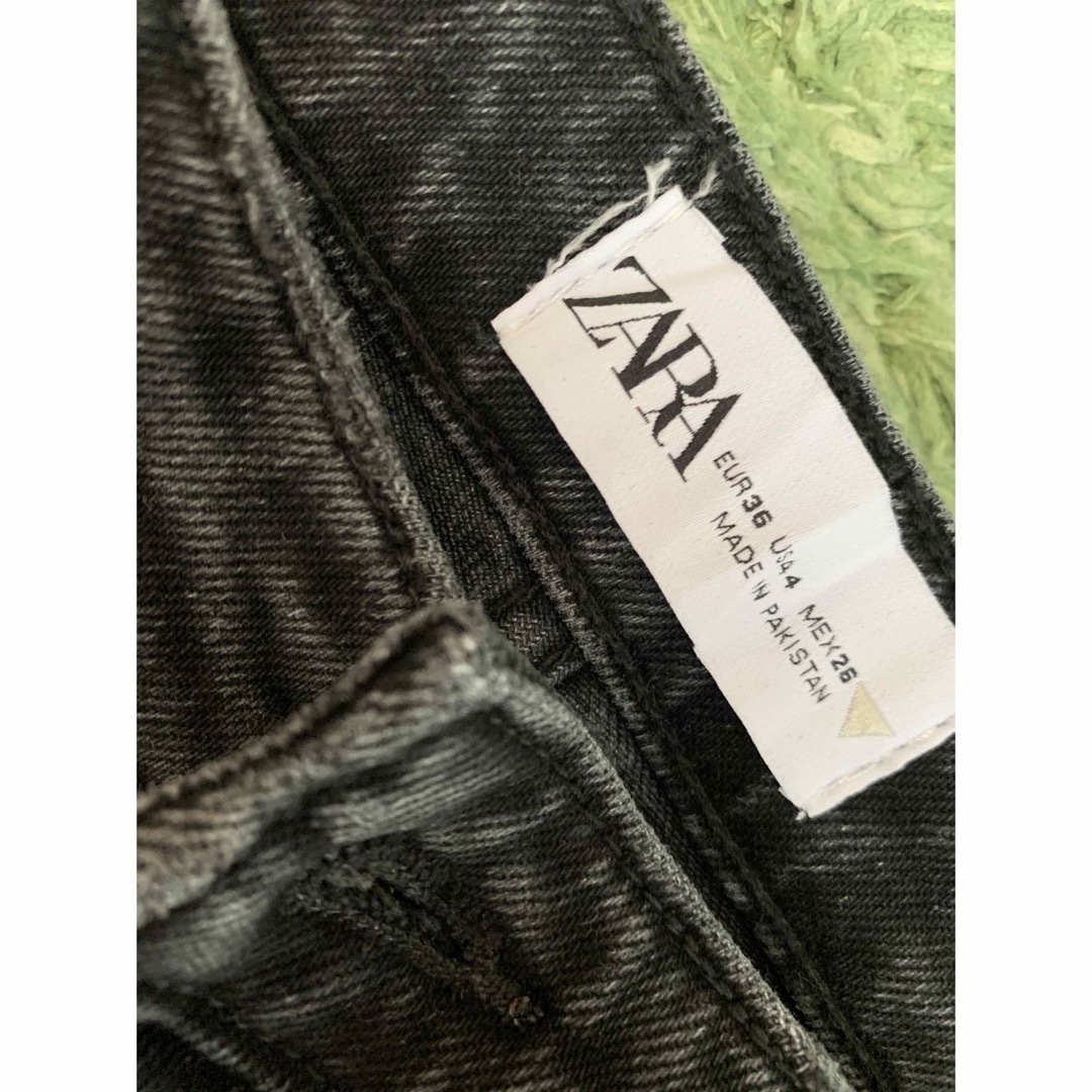 ZARA(ザラ)のZARA黒デニムEUR36 レディースのパンツ(デニム/ジーンズ)の商品写真