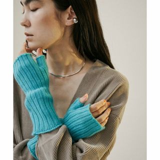 サロンアダムエロぺ(SALON adam et rope')の【ブルー系（45）】【William Brunton(ウイリアムブラントン)】3ply RIB WRIST WARMER(手袋)