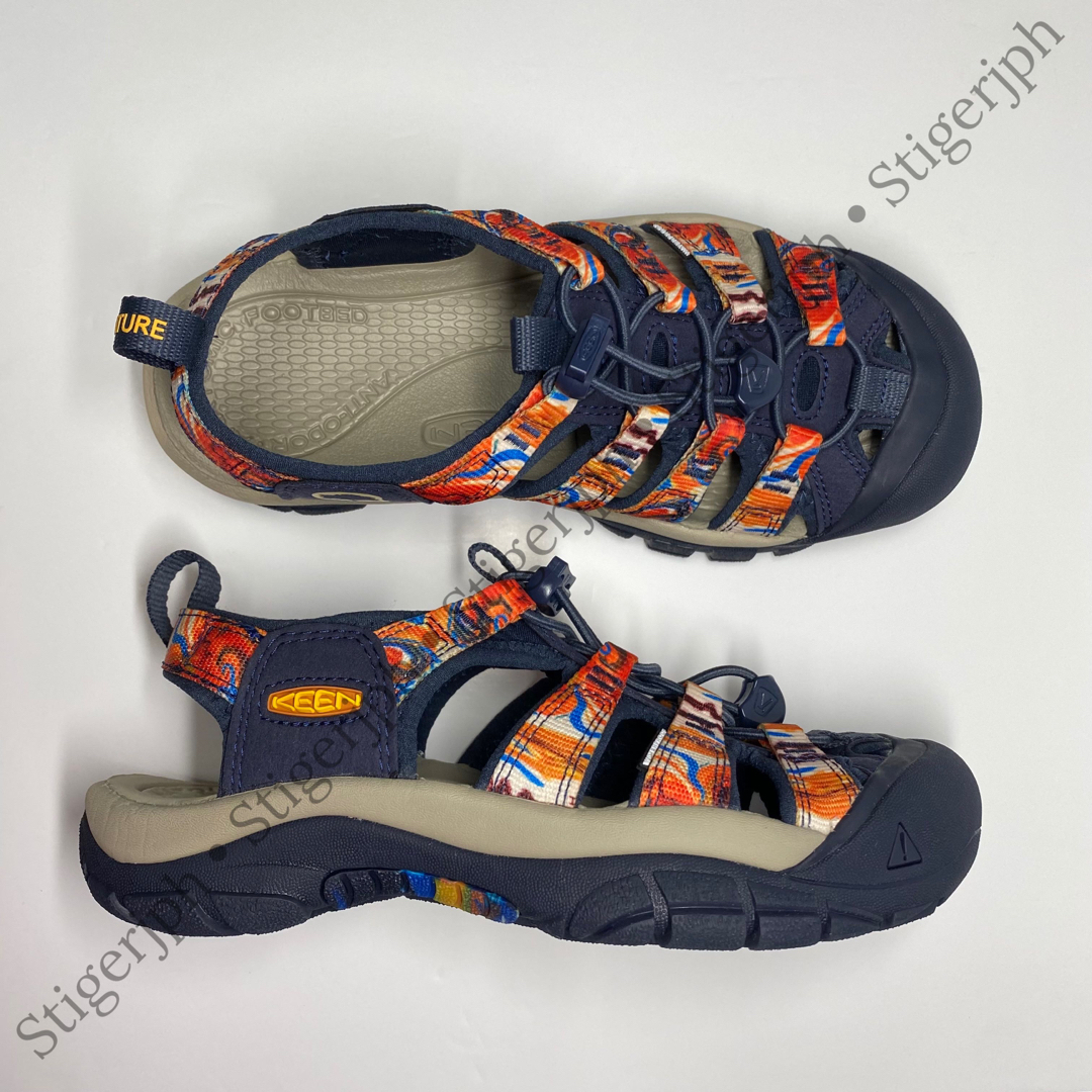 KEEN(キーン)のキーン　ニューポートレトロ　オレンジ　ネイビー　23CM レディースの靴/シューズ(サンダル)の商品写真