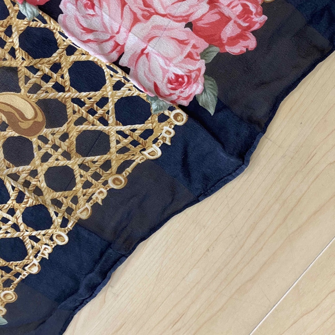 Christian Dior(クリスチャンディオール)のクリスチャンディオール スカーフ　ブラック　花柄　ロゴ　　no.15 レディースのファッション小物(バンダナ/スカーフ)の商品写真