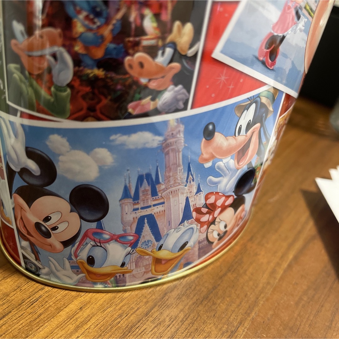 Disney(ディズニー)の【缶のみ】東京ディズニーシー　チョコレートクランチ 食品/飲料/酒の食品(菓子/デザート)の商品写真