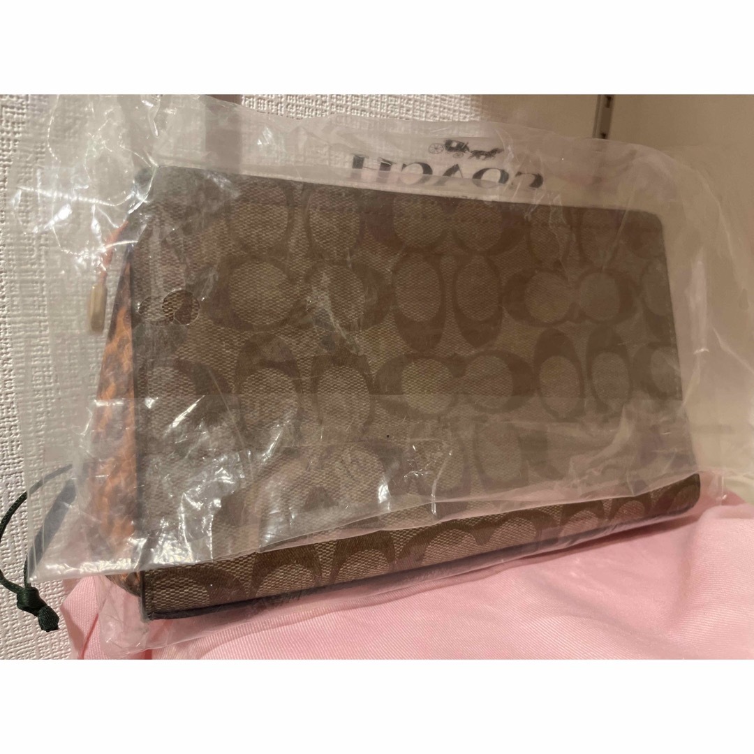 COACH - 値下げ！新品・未使用 コーチ クラッチバッグ サーモンピンク ...